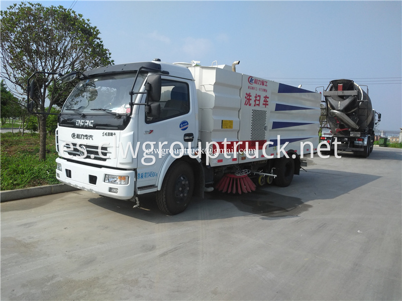 Road Sweeper Truck 3